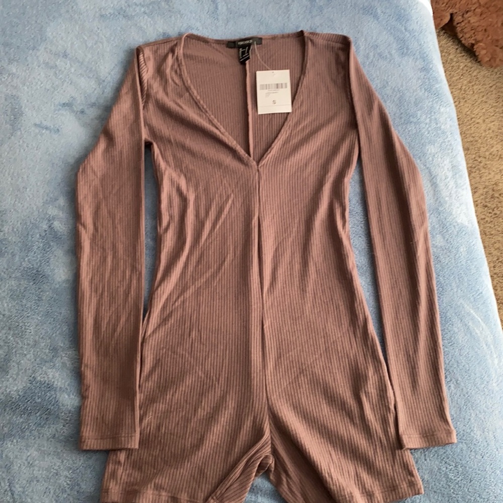 Cute shorts romper brand new never been worn